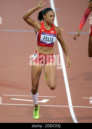 PAS DE FILM, PAS DE VIDÉO, PAS de TV, PAS DE DOCUMENTAIRE - Allyson Felix des Etats-Unis célèbre après avoir traversé la ligne d'arrivée dans le 200m féminin au stade olympique pendant les Jeux Olympiques d'été 2012 à Londres, Royaume-Uni, le mercredi 8 août 2012. Felix a gagné la médaille d'or. Photo de Chuck Myers/MCT/ABACAPRESS.COM Banque D'Images