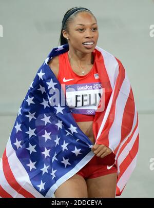 PAS DE FILM, PAS DE VIDÉO, PAS de TV, PAS DE DOCUMENTAIRE - Allyson Felix des Etats-Unis célèbre après avoir remporté le 200m féminin au stade olympique lors des Jeux Olympiques d'été 2012 à Londres, Royaume-Uni, le mercredi 8 août 2012. Photo de Chuck Myers/MCT/ABACAPRESS.COM Banque D'Images