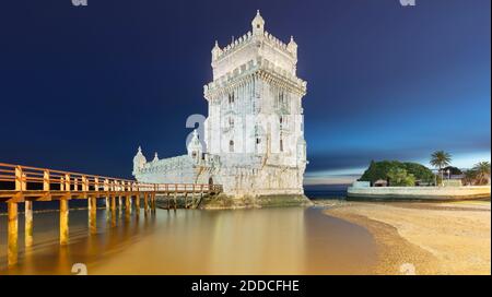 Portugal, quartier de Lisbonne, Lisbonne, Panorama de la Tour Belem au crépuscule Banque D'Images