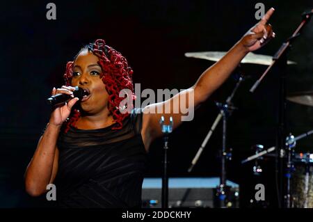 PAS DE FILM, PAS DE VIDÉO, PAS de TV, PAS DE DOCUMENTAIRE - Ledisi se produit au congrès national démocratique de 2012 à la Time Warner Cable Arena à Charlotte, NC, USA, le mardi 4 septembre 2012. Photo de Harry E. Walker/MCT/ABACAPRESS.COM Banque D'Images