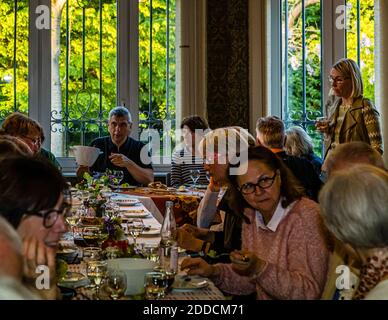 Art et cuisine. Délices culinaires comme association à une exposition d'art Banque D'Images