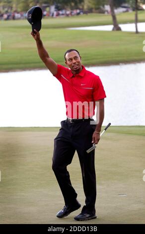 PAS DE FILM, PAS DE VIDÉO, PAS de TV, PAS DE DOCUMENTAIRE - Tiger Woods remporte le championnat du monde de golf Cadillac au club et complexe de golf de Trump Doral à Doral, FL, USA le 10 mars 2013. Photo de Patrick Farrell/Miami Herald/MCT/ABACAPRESS.COM Banque D'Images