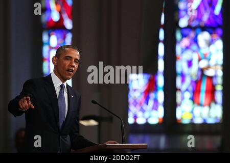 PAS DE FILM, PAS DE VIDÉO, PAS de télévision, PAS DE DOCUMENTAIRE - le président Barack Obama parle lors d'un service de prière interconfessionnel pour les victimes de l'attaque du marathon de Boston intitulée « Healing Our City », à la cathédrale de la Sainte-Croix, le jeudi 18 avril 2013 à Boston, Massachusetts, États-Unis. Photo de piscine par MCT/ABACAPRESS.COM Banque D'Images