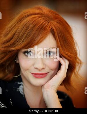 PAS DE FILM, PAS DE VIDÉO, PAS de TV, PAS DE DOCUMENTAIRE - l'actrice Christina Hendricks qui joue Joan sur Mad Men arrive à Chicago, Illinois, Etats-Unis, le 22 août 2013, pour accueillir un défilé de mode. Photo par Antonio Perez/Chicago Tribune/MCT/ABACAPRESS.COM Banque D'Images