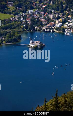 Château de Schloss Ort sur le lac de Traunsee pendant la journée ensoleillée, Gmunden, Grunberg, Salzkammergut, haute-Autriche, Autriche Banque D'Images