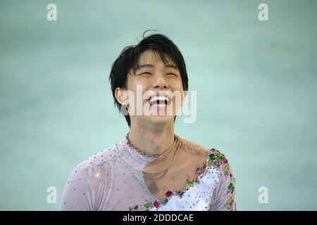 PAS DE FILM, PAS DE VIDÉO, PAS de TV, PAS DE DOCUMENTAIRE - Yuzuru Hanyu, du Japon, célèbre après avoir remporté la médaille d'or en patinage artistique masculin au Palais de patinage d'Iceberg pendant les Jeux Olympiques d'hiver à Sotchi, Russie, vendredi 14 février 2014. Photo de Brian Cassella/Chicago Tribune/MCT/ABACAPRESS.COM Banque D'Images
