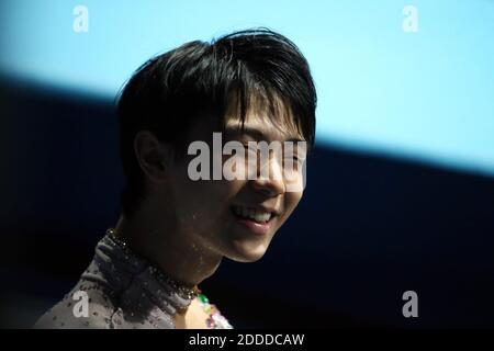 PAS DE FILM, PAS DE VIDÉO, PAS de TV, PAS DE DOCUMENTAIRE - Yuzuru Hanyu, du Japon, célèbre après avoir remporté la médaille d'or en patinage artistique masculin au Palais de patinage d'Iceberg pendant les Jeux Olympiques d'hiver à Sotchi, Russie, vendredi 14 février 2014. Photo de Brian Cassella/Chicago Tribune/MCT/ABACAPRESS.COM Banque D'Images