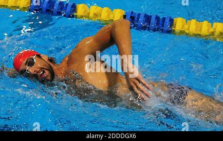 PAS DE FILM, PAS DE VIDÉO, PAS de TV, PAS DE DOCUMENTAIRE - Michael Phelps perd par des tours d'entraînement à la natation au centre aquatique du comté de Mecklembourg à Charlotte, NC, Etats-Unis, le jeudi 15 mai 2014. Phelps participe à la 30e série annuelle de Grand Prix Arena à Charlotte. Phelps est l'Olympian le plus décoré de tous les temps avec 22 médailles. Photo de Jeff Siner/Charlotte observer/MCT/ABACAPRESS.COM Banque D'Images