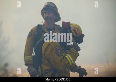 PAS DE FILM, PAS DE VIDÉO, PAS de TV, PAS DE DOCUMENTAIRE - les équipes de tir de Cal combattent le feu de roi dans le comté d'El Dorado, CA, Etats-Unis, le mercredi 17 septembre 2014. Photo de Randall Benton/Sacramento Bee/MCT/ABACAPRESS.COM Banque D'Images