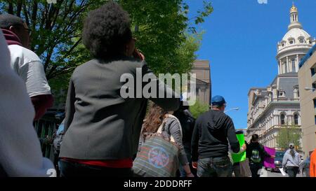 PAS DE FILM, PAS DE VIDÉO, PAS de TV, PAS DE DOCUMENTAIRE - Université du Maryland, Baltimore, MD, USA, étudiants en droit marche à l'hôtel de ville le vendredi 24 avril 2015, pour protester contre la mort de Freddie Gray après qu'il a été placé en garde à vue. Photo de Karl Merton Ferron/Baltimore Sun/TNS/ABACAPRESS.COM Banque D'Images