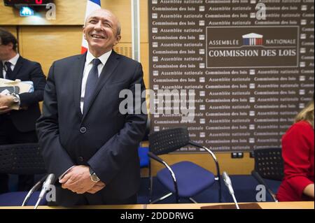 Le ministre français de l'intérieur, Gérard Collomb, arrive devant la Commission du droit de la chambre basse du Parlement le 23 juillet 2018 à Paris, à la suite de reportages dans les médias qui suggéraient qu'il était au courant d'une agression par un assistant de haut niveau de la sécurité présidentielle, mais qu'il était calme. Photo par ELIOT BLONDT/ABACAPRESS.COM Banque D'Images