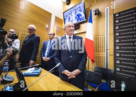 Le ministre français de l'intérieur, Gérard Collomb, arrive devant la Commission du droit de la chambre basse du Parlement le 23 juillet 2018 à Paris, à la suite de reportages dans les médias qui suggéraient qu'il était au courant d'une agression par un assistant de haut niveau de la sécurité présidentielle, mais qu'il était calme. Photo par ELIOT BLONDT/ABACAPRESS.COM Banque D'Images
