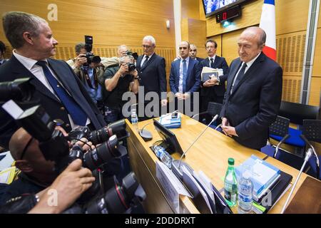 Le ministre français de l'intérieur, Gérard Collomb, arrive devant la Commission du droit de la chambre basse du Parlement le 23 juillet 2018 à Paris, à la suite de reportages dans les médias qui suggéraient qu'il était au courant d'une agression par un assistant de haut niveau de la sécurité présidentielle, mais qu'il était calme. Photo par ELIOT BLONDT/ABACAPRESS.COM Banque D'Images