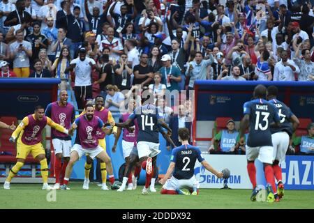 Photo du fichier - la France célèbre l'égaliseur Benjamin Pavard lors du match final 2018 de la coupe du monde de la FIFA en Russie 1/8 entre la France et l'Argentine à Kazan, en Russie, le 30 juin 2018. La frappe de Benjamin Pavard contre l'Argentine a été couronnée le but de la coupe du monde du tournoi. La dernière star française a joué un rôle clé dans la campagne russe de Didier Deschamps cet été, aidant son pays à remporter le tournoi pour la première fois depuis 1998. Photo de Lionel Hahn/ABACAPRESS.COM Banque D'Images