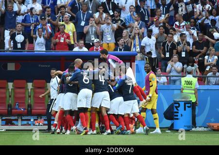 Photo du fichier - la France célèbre l'égaliseur Benjamin Pavard lors du match final 2018 de la coupe du monde de la FIFA en Russie 1/8 entre la France et l'Argentine à Kazan, en Russie, le 30 juin 2018. La frappe de Benjamin Pavard contre l'Argentine a été couronnée le but de la coupe du monde du tournoi. La dernière star française a joué un rôle clé dans la campagne russe de Didier Deschamps cet été, aidant son pays à remporter le tournoi pour la première fois depuis 1998. Photo de Lionel Hahn/ABACAPRESS.COM Banque D'Images