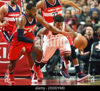 PAS DE FILM, PAS DE VIDÉO, PAS de TV, PAS DE DOCUMENTAIRE - Washington Wizards garde John Wall (2) vole le ballon de Chicago Bulls garde Jimmy Butler (21) pendant la deuxième moitié au United Center à Chicago, il, USA le lundi 11 janvier 2016. Photo de Nuccio DiNuzzo/Chicago Tribune/TNS/ABACAPRESS.COM Banque D'Images