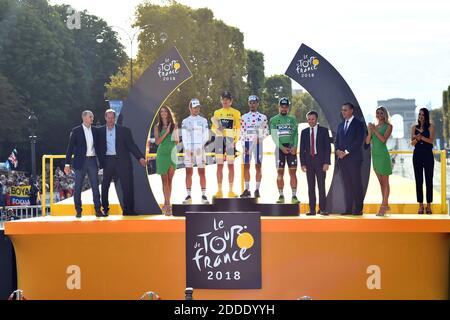 Français Pierre Latour d'AG2R la Mondiale portant le maillot blanc pour le meilleur jeune pilote, britannique Geraint Thomas de Team Sky portant le maillot jaune du leader global, Julien Alaphippe français des planchers Quick-Step portant le maillot rouge à pois pour le meilleur grimpeur et slovaque Peter Sagan de Bora-Hansgrohe portant le maillot vert du leader des points célèbrent sur le podium après la dernière étape de la 105e édition de la course cycliste Tour de France, 116km de Houilles à Paris, France, le dimanche 29 juillet 2018. Le Tour de France de cette année a lieu du 7 au 29 juillet. Photo d'Elio Banque D'Images