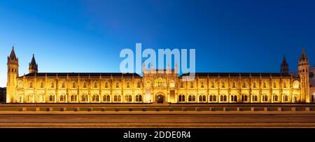 Portugal, quartier de Lisbonne, Lisbonne, Panorama du monastère de Jeronimos au crépuscule Banque D'Images