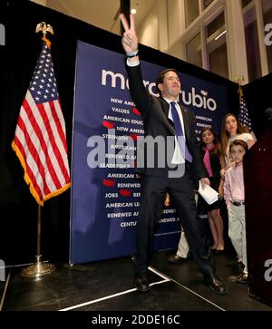 PAS DE FILM, PAS DE VIDÉO, PAS de TV, PAS DE DOCUMENTAIRE - le candidat présidentiel de GOP Marco Rubio et sa famille quittent la scène après avoir suspendu sa campagne après la primaire de Floride, à l'Arena de l'Université internationale de Floride à Miami, FL, Etats-Unis, le mardi 15 mars 2016. Photo de Patrick Farrell/Miami Herald/TNS/ABACAPRESS.COM Banque D'Images