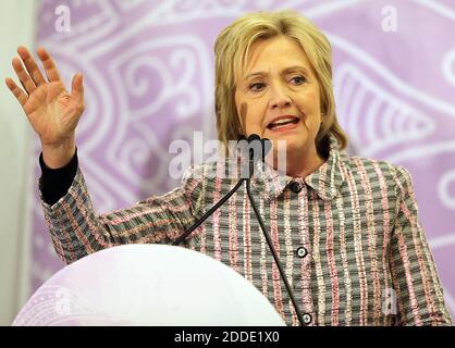 PAS DE FILM, PAS DE VIDÉO, PAS de TV, PAS DE DOCUMENTAIRE - la candidate à la présidence Demoratic Hillary Clinton parle pendant le dîner du cercle des mères pour la Fondation Trayvon Martin à fort Lauderdale, FL, Etats-Unis, le samedi 21 mai 2016.photo par Pedro Portal/El Nuevo Herald/TNS/ABACAPRESS.COM Banque D'Images