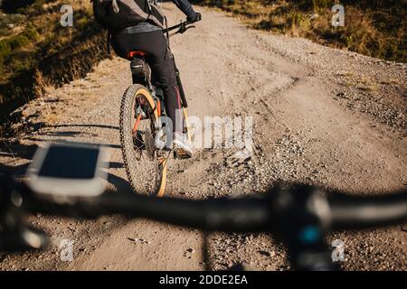 Vélo de montagne sur la route de montagne au parc naturel de Somiedo, Espagne Banque D'Images