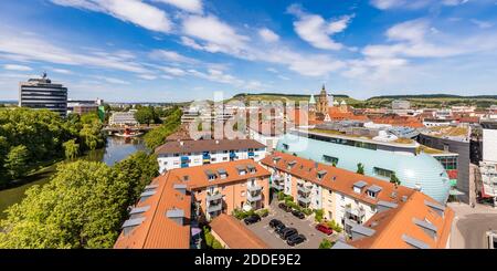 Allemagne, Bade-Wurtemberg, Heilbronn, Panorama de la ville au bord de la rivière Banque D'Images