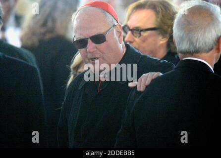 PAS DE FILM, PAS DE VIDÉO, PAS de TV, PAS DE DOCUMENTAIRE - le Cardinal Timothy Dolan, Archevêque de New York, fait son chemin à la sortie après les services funéraires pour le pasteur Billy Graham à la bibliothèque Billy Graham à Charlotte, NC, Etats-Unis le vendredi 2 mars 2018. Photo de David T. Foster III/Charlotte observer/TNS/ABACAPRESS.COM Banque D'Images