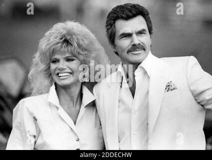 PAS DE FILM, PAS DE VIDÉO, PAS de TV, PAS DE DOCUMENTAIRE - photo de fichier - Burt Reynolds et Loni Anderson à Royal Palm Polo à Boca Raton, Floride, le 15 1987 mars. Reynolds et Anderson ont pris l'avion en hélicoptère avant un match de polo pour recevoir un prix. Burt Reynolds, le film Heartthrob des années 1970 et le candidat à l'Oscar, est décédé à l'âge de 82 ans. Il serait décédé dans un hôpital de Floride d'une crise cardiaque avec sa famille à ses côtés. Photo d'Anne Ryan/Sun Sentinel/TNS/ABACAPRESS.COM Banque D'Images