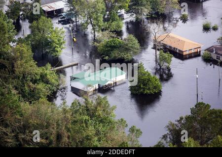 PAS DE FILM, PAS DE VIDÉO, PAS de TV, PAS DE DOCUMENTAIRE - trois jours après que l'ouragan Florence a fait terre à Wilmington, NC, l'eau d'inondation entoure encore des bâtiments à Trenton, NC, le lundi 17 septembre 2018. Photo de Casey Toth/Raleigh News & observer/TNS/ABACAPRESS.COM Banque D'Images