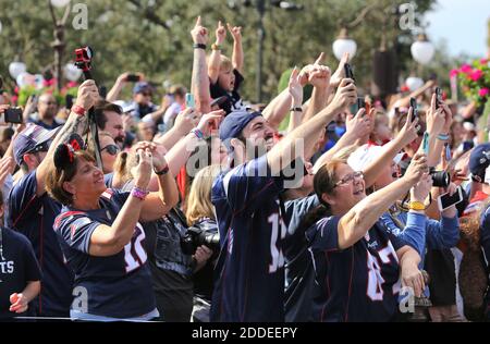 PAS DE FILM, PAS DE VIDÉO, PAS de TV, PAS DE DOCUMENTAIRE - les fans applaudissent le MVP Super Bowl LIII Julian Edelman et les Patriots de la Nouvelle-Angleterre quarterback Tom Brady lors du défilé de la victoire du Super Bowl dans le Royaume magique le lundi 4 février 2019 à Walt Disney World, à Lake Buena Vista, FL, États-Unis. Photo de Joe Burbank/Orlando Sentinel/TNS/ABACAPRESS.COM Banque D'Images