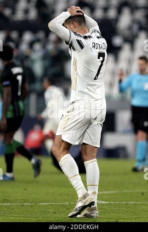 Turin, Italie. 24 novembre 2020. Cristiano Ronaldo du Juventus FC réagit lors du match de football Stage G du groupe de la Ligue des Champions entre le Juventus FC et le stade Ferencvaros Juventus à Turin (Italie), le 24 novembre 2020. Photo Federico Tardito/Insidefoto Credit: Insidefoto srl/Alay Live News Banque D'Images