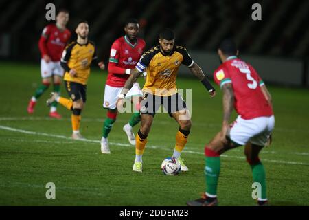 Newport, Royaume-Uni. 24 novembre 2020. Joss Labadie du comté de Newport en action (c). EFL football League Two Match, Newport County v Walsall à Rodney Parade à Newport, pays de Galles, le mardi 24 novembre 2020. Cette image ne peut être utilisée qu'à des fins éditoriales. Utilisation éditoriale uniquement, licence requise pour une utilisation commerciale. Aucune utilisation dans les Paris, les jeux ou les publications d'un seul club/ligue/joueur. photo par Andrew Orchard/Andrew Orchard sports Photography/Alamy Live News crédit: Andrew Orchard sports Photography/Alamy Live News Banque D'Images