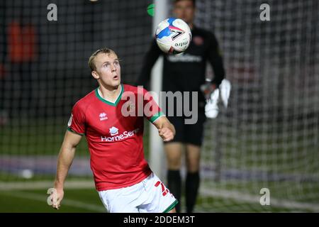 Newport, Royaume-Uni. 24 novembre 2020. Jake Scrimshaw de Walsall en action. EFL football League Two Match, Newport County v Walsall à Rodney Parade à Newport, pays de Galles, le mardi 24 novembre 2020. Cette image ne peut être utilisée qu'à des fins éditoriales. Utilisation éditoriale uniquement, licence requise pour une utilisation commerciale. Aucune utilisation dans les Paris, les jeux ou les publications d'un seul club/ligue/joueur. photo par Andrew Orchard/Andrew Orchard sports Photography/Alamy Live News crédit: Andrew Orchard sports Photography/Alamy Live News Banque D'Images