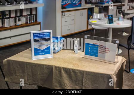 Augusta, GA USA - 11 22 20 : STATIONS DE nettoyage AT&T pour Covid-19 Banque D'Images