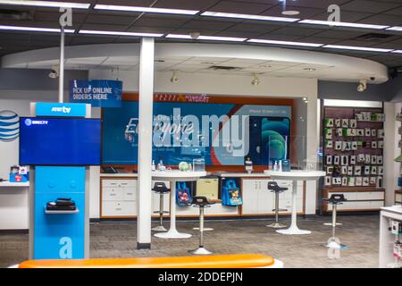 Augusta, GA USA - 11 22 20 : stations de nettoyage d'intérieur ATT pour Covid-19 Banque D'Images