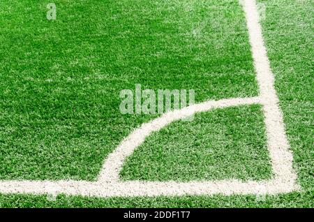 ligne de champ de coin blanche sur l'herbe verte artificielle de football champ Banque D'Images