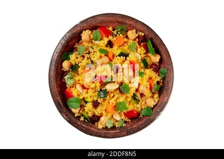 Couscous dans un tagine, isolé sur un fond blanc avec un chemin de coupure Banque D'Images