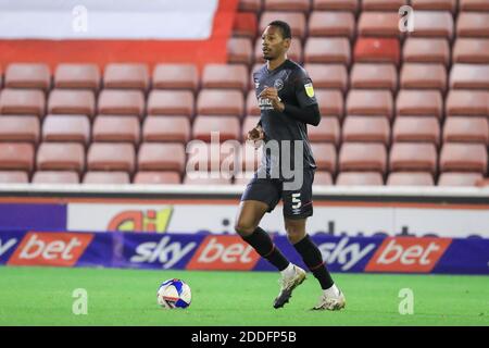 Ethan Pinnock #5 de Brentford pendant le match Banque D'Images