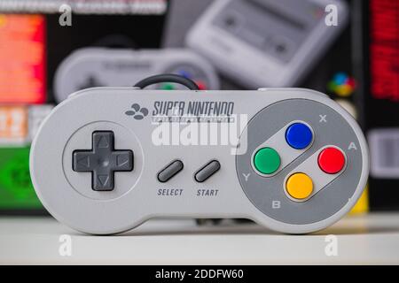 Contrôleur de console portable rétro SNES Classic Edition – Super Nintendo Système de divertissement Banque D'Images