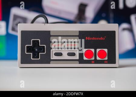 Contrôleur de console portable NES Classic Edition Retro – Nintendo Entertainment Système Banque D'Images