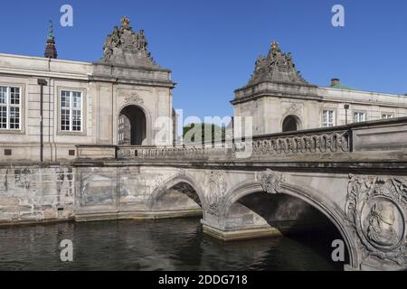 Géographie / Voyage, Danemark, Copenhague, pont en marbre traversant le canal de Frederiksholm en face du château C, Additional-Rights-Clearance-Info-not-available Banque D'Images