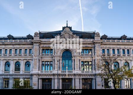 Madrid, Espagne - 22 novembre 2020 : immeuble de la Banque d'Espagne à Cibeles contre ciel Banque D'Images