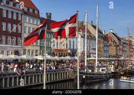 Géographie / Voyage, Danemark, Copenhague, restaurants et pub sur le canal de Nyhavn à Copenhague, Additional-Rights-Clearance-Info-not-available Banque D'Images