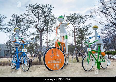 Statue de vélo dans la ville de Suwon de Corée du Sud près Le palais Hwaseong Banque D'Images