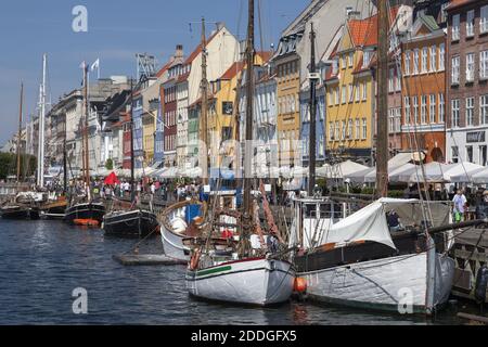 Géographie / Voyage, Danemark, Copenhague, voilier sur le canal de Nyhavn à Copenhague, Additional-Rights-Clearance-Info-not-available Banque D'Images