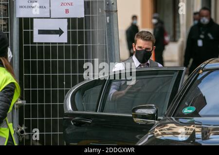 ROME ITALIE 25 novembre 2020. Tom croisière sur le terrain pendant le tournage de la dernière suite de Mission impossible franchise, Mission impossible 7 Balance dans les rues de Rome dirigé par Christopher McQuarrie.le tournage a été initialement interrompu en février après que les cas de coronavirus COVID-19 ont augmenté brusquement en Italie. Credit: amer ghazzal / Alamy Live News. Banque D'Images