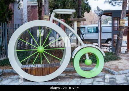 Statue de vélo dans la ville de Suwon de Corée du Sud près Le palais Hwaseong Banque D'Images