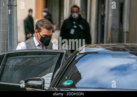 ROME ITALIE 25 novembre 2020. Tom croisière sur le terrain pendant le tournage de la dernière suite de Mission Impossible film espion franchise , Mission impossible 7 Balance dans les rues de Rome réalisé par Christopher McQuarrie. Le tournage a été initialement interrompu en février, après une forte augmentation des cas de coronavirus COVID-19 en Italie. Credit: amer ghazzal / Alamy Live News Banque D'Images