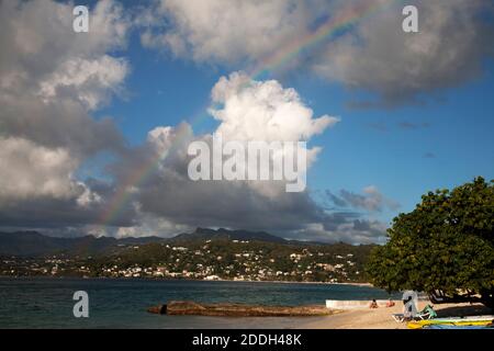 arc-en-ciel sur st george grenade îles éoliennes antilles Banque D'Images