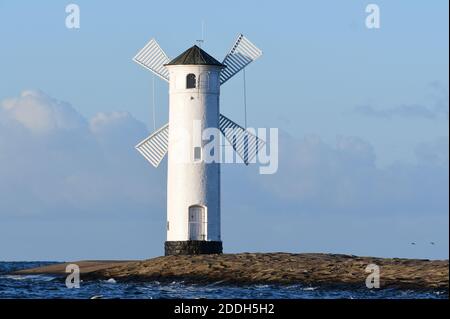 20 novembre 2020, Pologne, Swinemünde : le phare du moulin sur la jetée ouest. Photo: Sebastian Kahnert/dpa-Zentralbild Banque D'Images